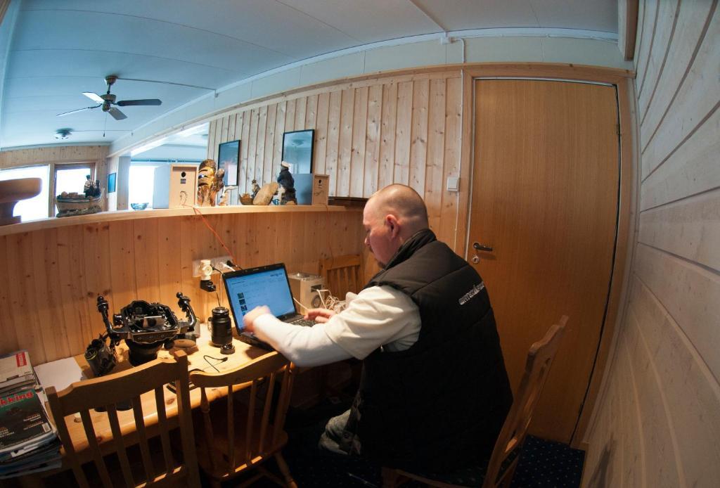 Gulen Dive Resort Dalsøyra 外观 照片